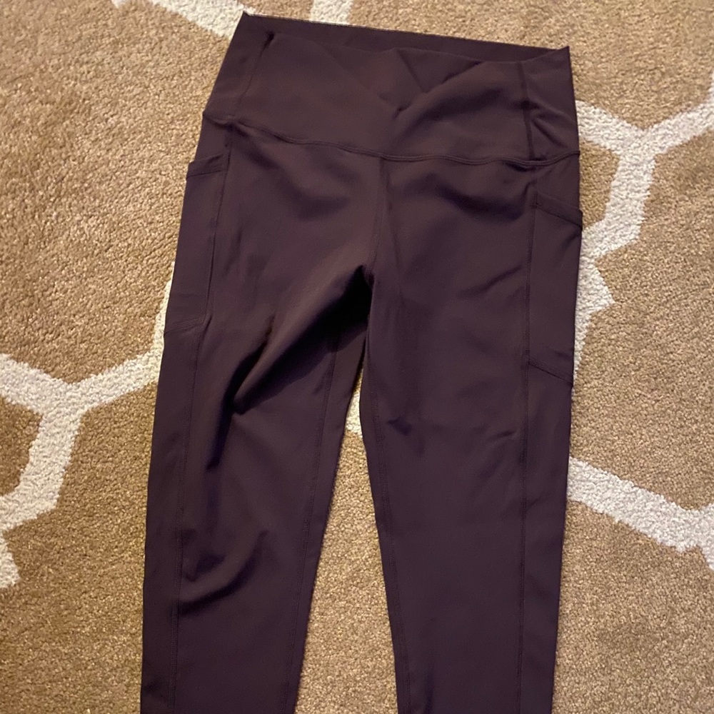 Zyia Active Wine Pocket Brilliant Capris